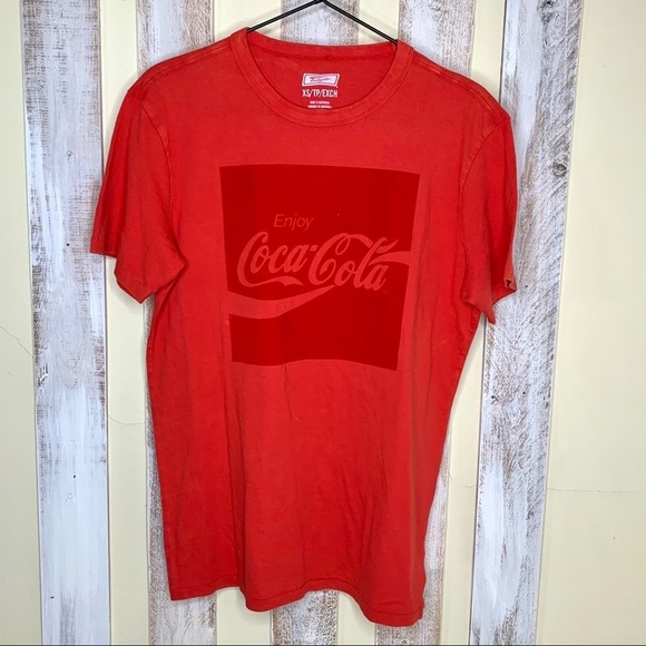 4/$30 AE Tailgate Coca-Cola Red Textured Shirt - Picture 1 of 8